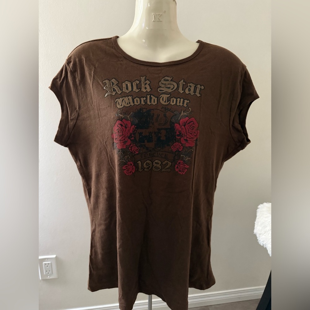 41. Vintage Brown Rock Graphic Tee